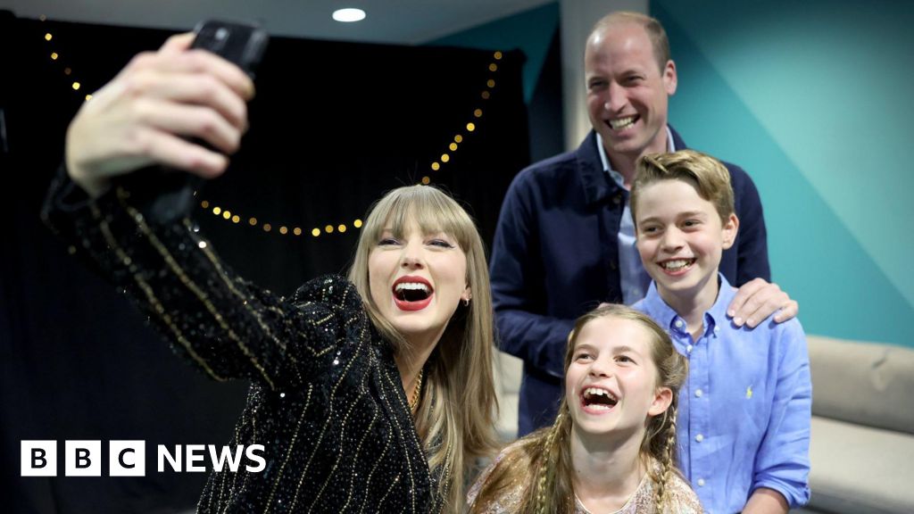 Taylor Swift grabs perfect royal selfie with William at London gig