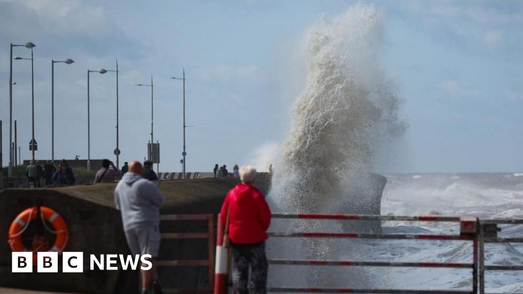 Festivals and travel disrupted by strong winds